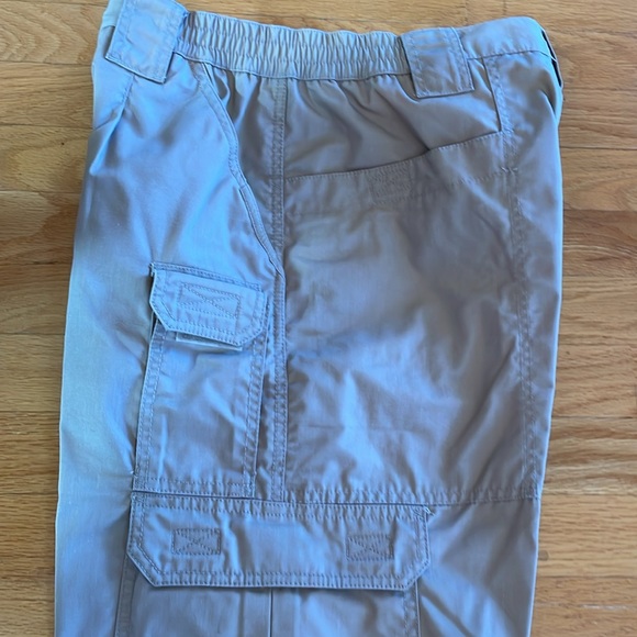 Men’s cargo pants khaki 34. X 34 Rustic Ridge smoke free home - Picture 3 of 4